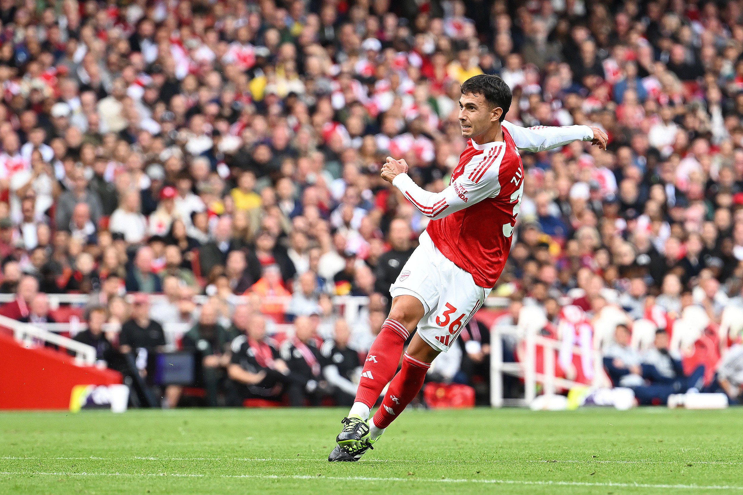 英超焦点战：曼城反击战与阿森纳防守对决，瓜迪奥拉战术策略揭秘